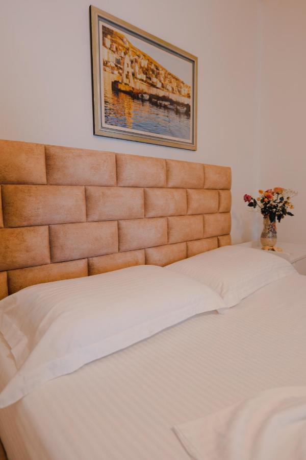 Vila Jona Sarandë Exterior foto